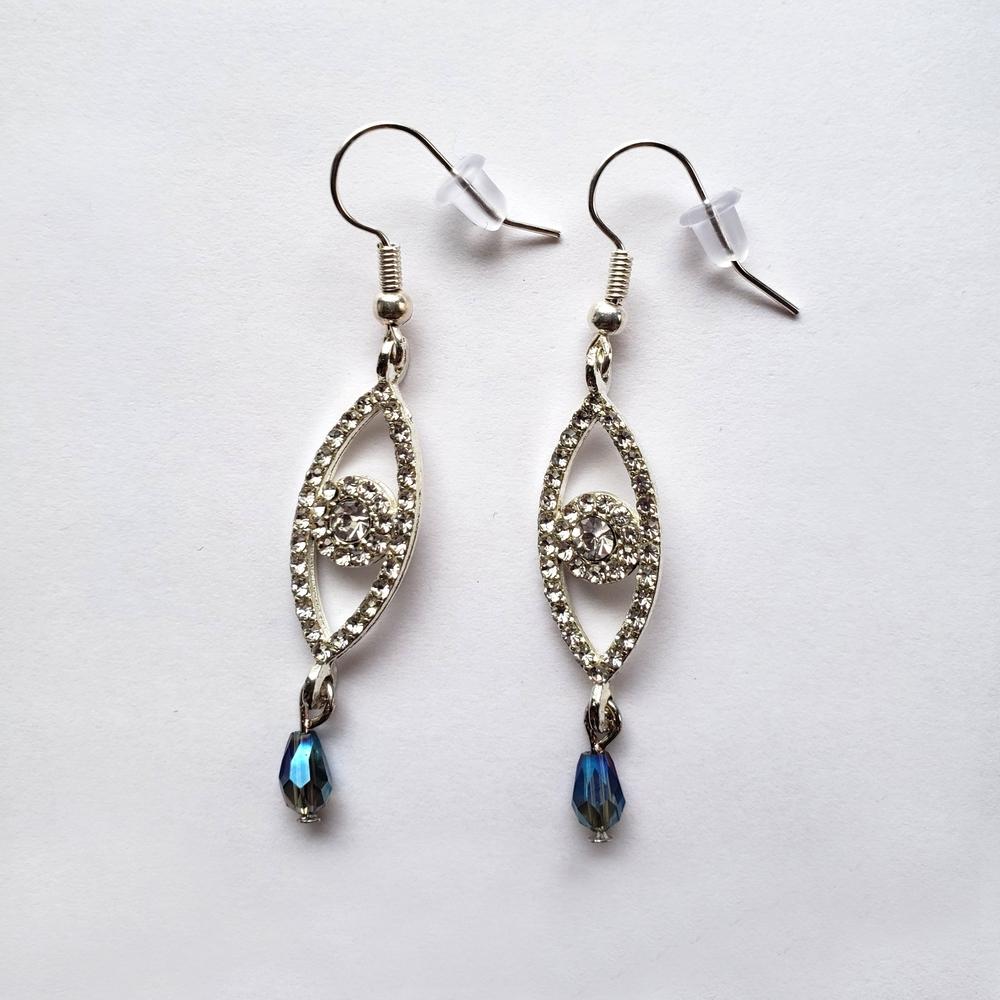 Sad Girl Ojos with Tears - Earrings