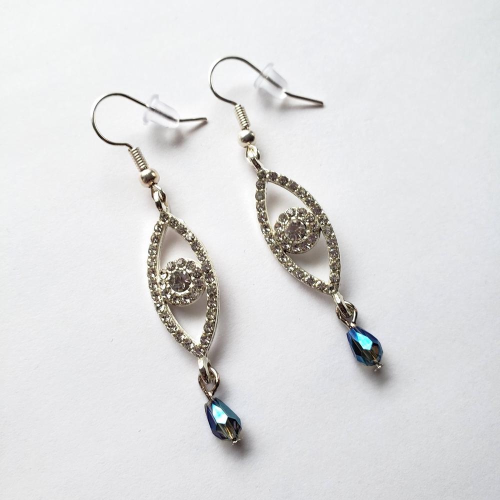 Sad Girl Ojos with Tears - Earrings